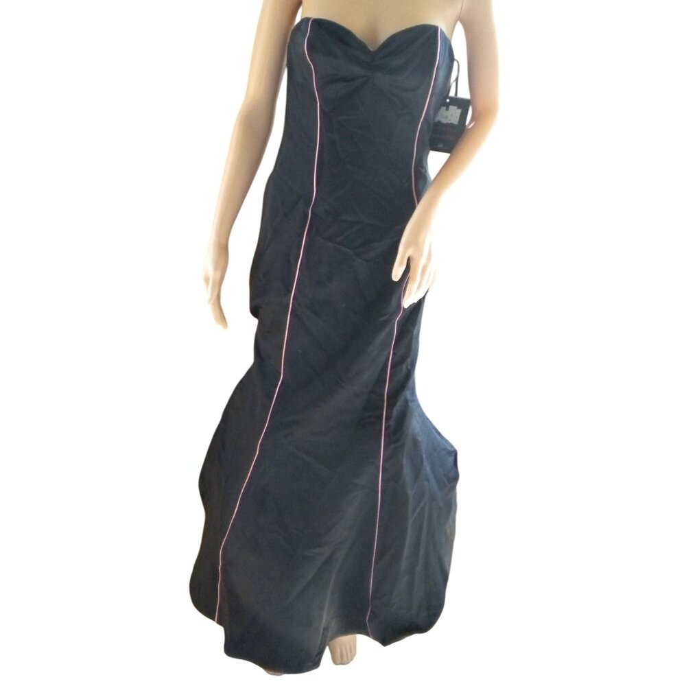RAMPAGE NWT Vintage long gown with taffeta was $144 Size 3